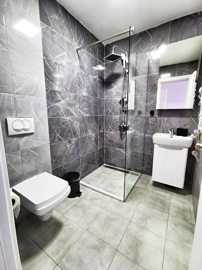 Guest Rooms Denicija Skopje Exteriör bild